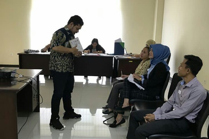 BadanBahasa's tweet photo. Pusat Pengembangan Strategi dan Diplomasi Kebahasaan (PPSDK), @BadanBahasa mengadakan kegiatan Seleksi Calon Pengajar BIPA untuk Luar Negeri Tahun 2019 di Gedung Arjuna, PPSDK, Sentul, Bogor, Jawa Barat, 16—18 Mei 2018. #BIPA #PPSDK https://t.co/0S9Gzp1yct