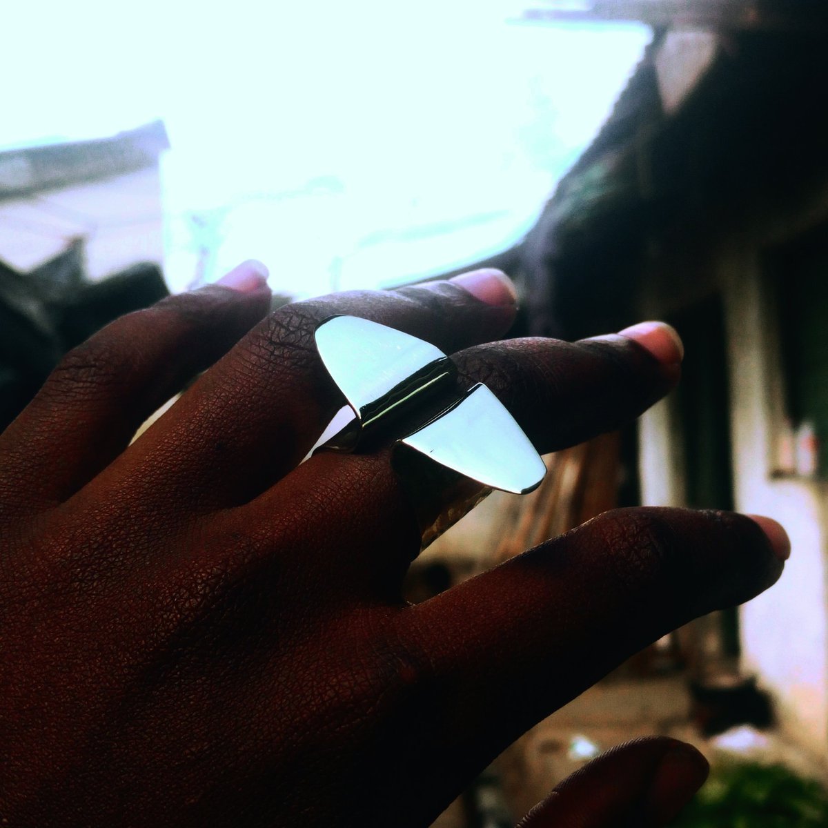 StudioGuo's tweet image. The Kalia Ring, shining in Kibera. 😊
Available at Ksh500
.
#kibera #chumachetucollection #madeinkenya #recycledbrass #jewelry #fashionaccesories #rings #kenyan #ethical #ecofriendly #purchasewithpurpose