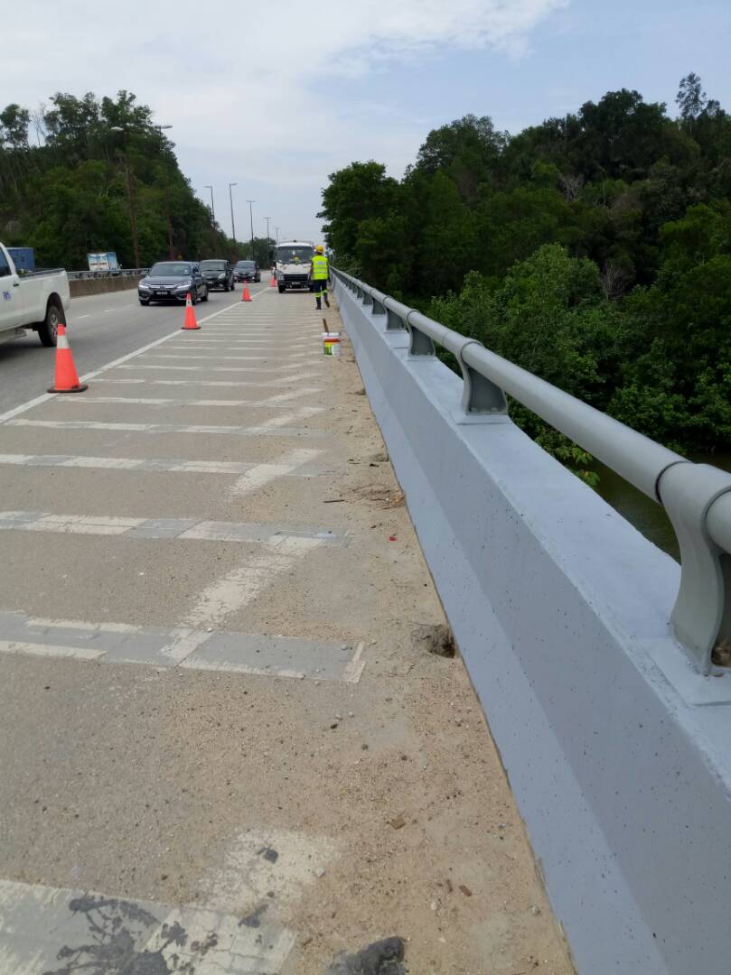 FT03 Sek 326 Jln Kuantan By Pass 

Kerja2  mengecat jambatan Bukit Rangin dilakukan oleh #teamroadcare 

@Roadcare_Msia <a href="/JkrKuantan/">JKR Daerah Kuantan</a> <a href="/MOWorks/">でやんす</a> <a href="/JKRMalaysia/">JKR Malaysia</a> <a href="/Roadcare_Phg/">ROADCARE PAHANG</a> <a href="/JKRPAHANG/">JKR PAHANG</a>