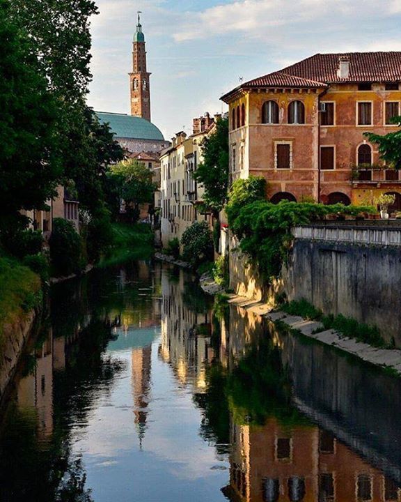 Un angolo tra i più poetici di #Vicenza... siamo d'accordo con te, @prettomonica! 😍 #igersveneto #igersvicenza #igersitalia #vicenza #visitveneto #veneto #palladio #puddlegram #whatitalyis #thisisitaly #prettylittlecity #ilikeitaly ift.tt/2k3tTjh