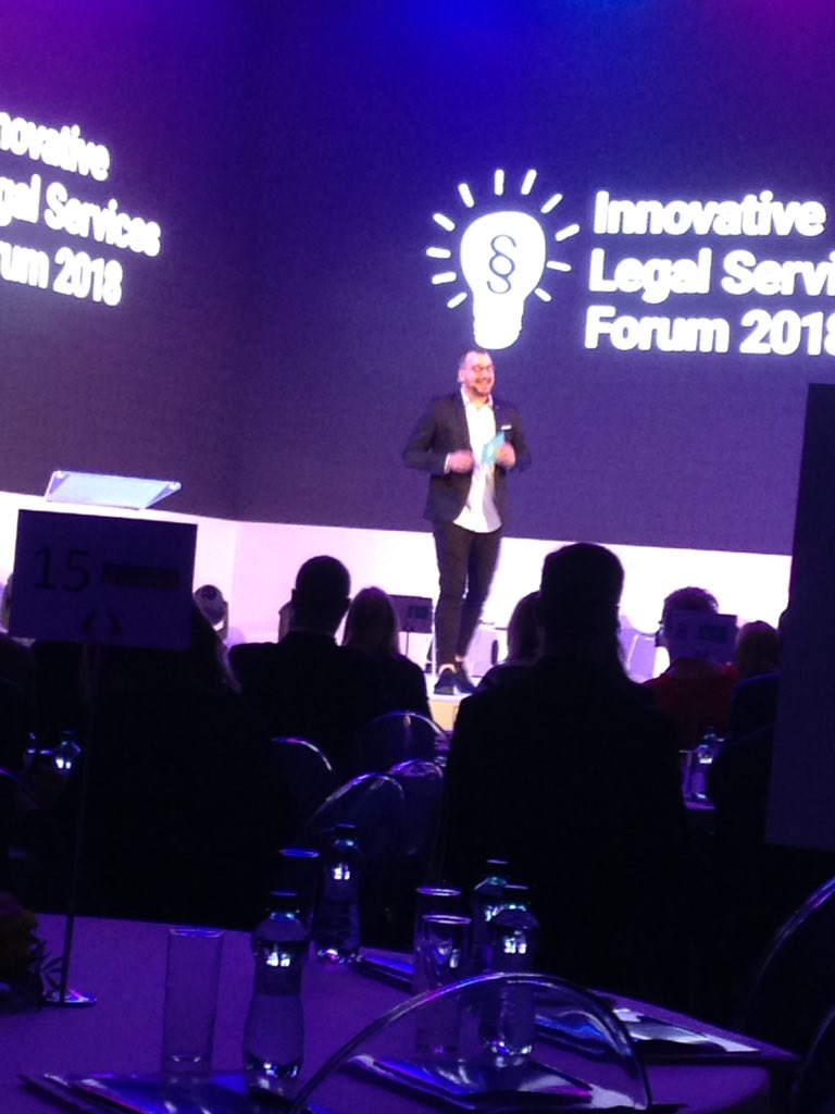 Innovative Legal Services Forum 2018 začíná. Úvodní slovo ma Jaroslav Kramer . #ILSF2018