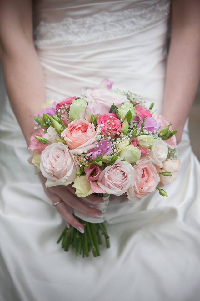 theflower_co's tweet photo. #flowers for the #table, or for the#bride to hold, perfect too for #buttonholes , we’re the best or so we’re told!   #chuckle #wedding #bride #groom https://t.co/fsOkRcT7wX