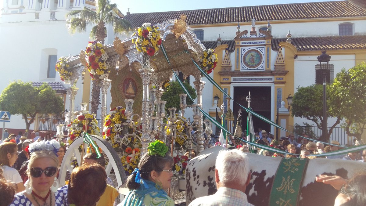 Acabada la misa de romeros nos disponemos a iniciar el camino #pilas #ElRocio18