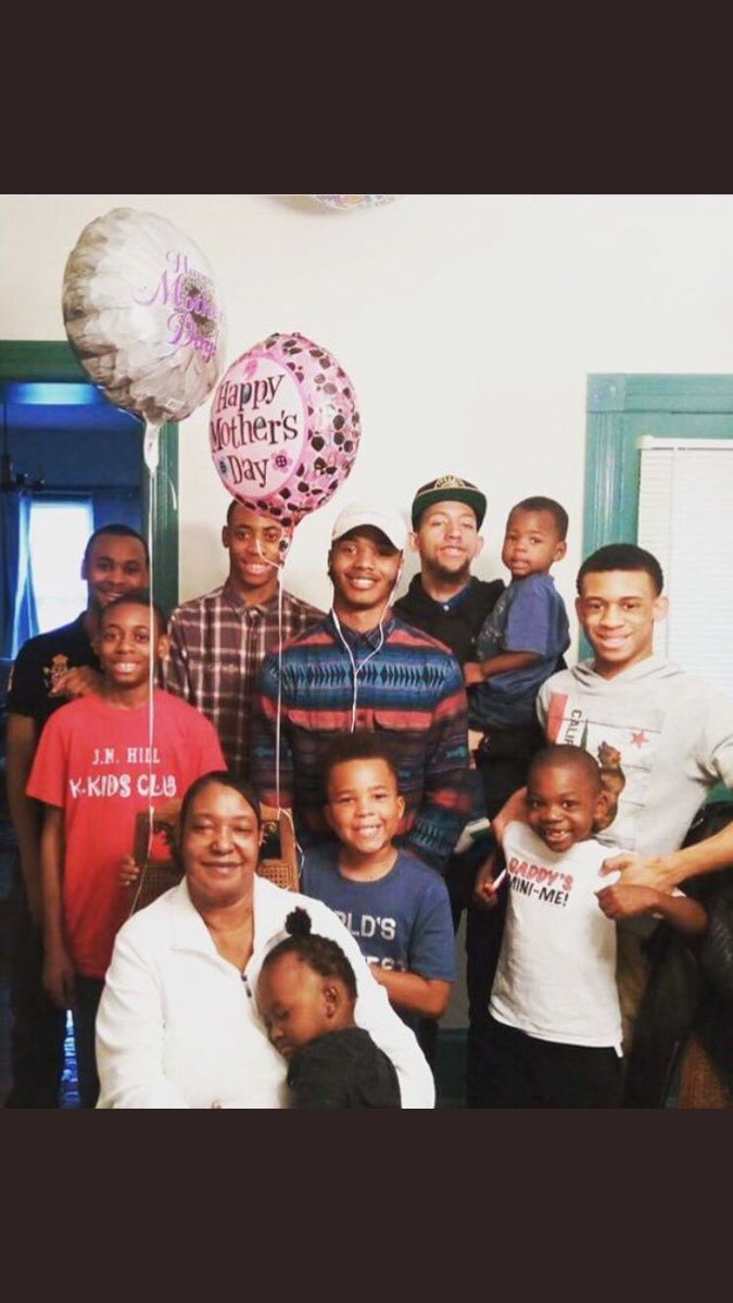 Jayometry_'s tweet image. My queen , i know you always gone watch over me and mine and the rest of the family ill love you always and forever and ill never forget your face and smile especillay cuz you and Jayden has the same exact face 😭 this fucking me up rn but you know how we are Ma'ma no tears 🖤