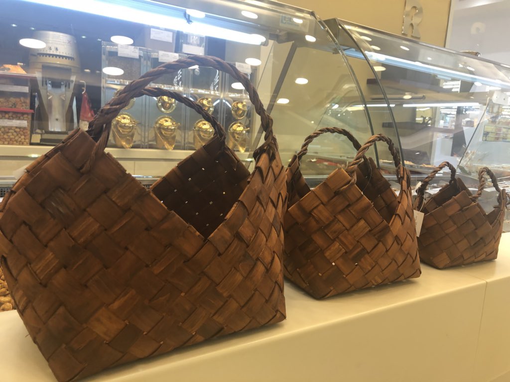 Alrifaioman's tweet photo. Choose your basket and fill it with whatever you please. #ideasforramadan #newin #oman #muscat #alrifai #رمضانك_اجمل_مع #gifts #Ramadankareem2018 https://t.co/e8olvlzryZ