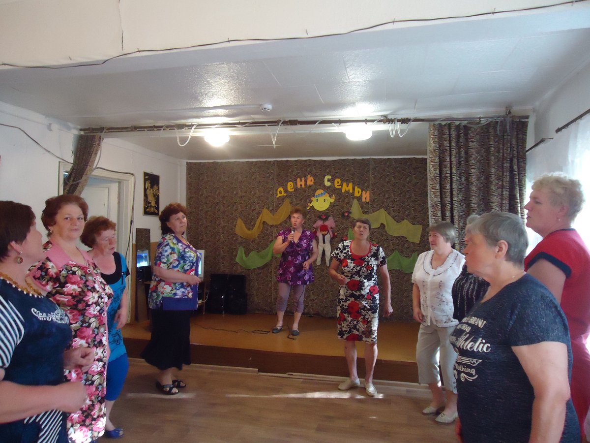 16 мая в доме культуры д. Слободки для членов клуба "Очаг" провели конкурсно- игровую программу,посвящённую Дню семьи " Моя семья-моё богатсво".