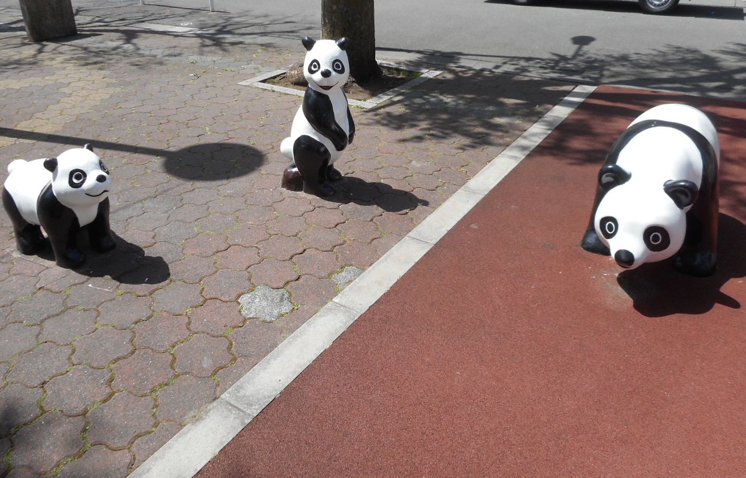 台東区公園課 Taito Park 東京メトロ 三ノ輪駅 近くにある 三ノ輪児童遊園 にはかわいいパンダがいっぱい パンダの遊具に腰かけなど小さなお子さんに人気です 珍しい立っているパンダもいますよ 公園 台東区 パンダ シャンシャン T Co