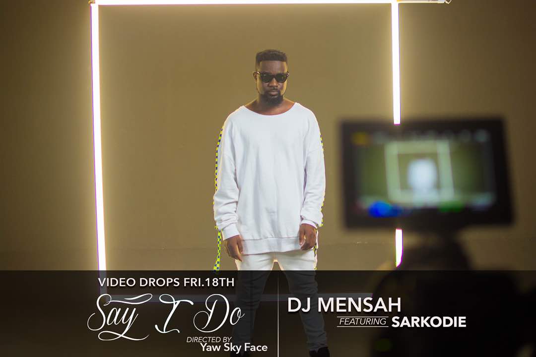 TeamDjMensah's tweet photo. Exclusive #SayIDo video premiere live on @4sytetv this Friday 18/5/2018 with @djmensah ft @sarkodie prod by @kuvie_ & Directed by @yawskyface
#UntouchableMusiz #MusicVideo #DjMensah #Untouchablez #ExclusiveVideo https://t.co/9GlET3KlZT