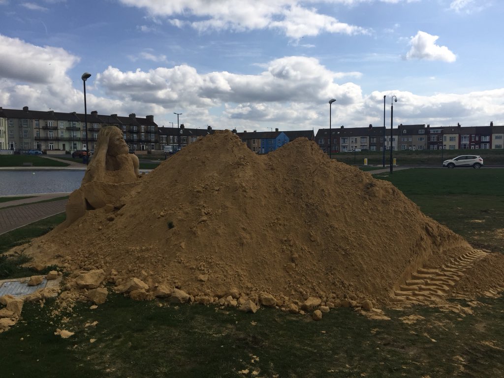 Carl_Quartz's tweet photo. Please share. Volunteers wanted to help out, steward, help build sculptures, work a stall and generally support. Training giving. Any times during 24th to 28th May. Huge thank you to one of our sponsors @SeabreezeRedcar who as always has offered to support our helpers 😍. https://t.co/5pmwjA0O3x