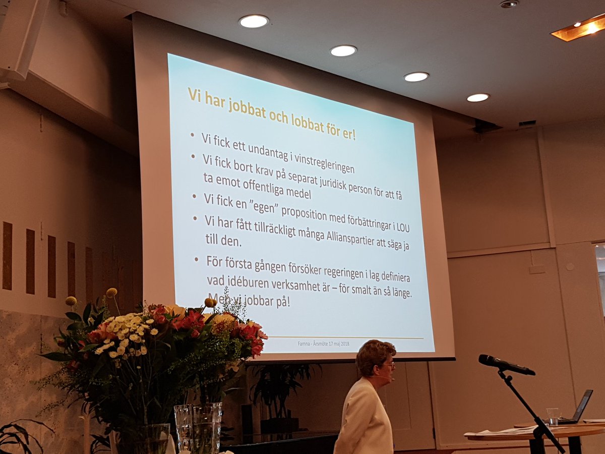 NillaHelgesson's tweet photo. @UStuartHamilton berättar om hur @famna jobbat o lobbat för sina medlemmar o för att #ideburenvälfärd ska växa. #famna #ideburen #svpol https://t.co/JMZ0aQ6p5A
