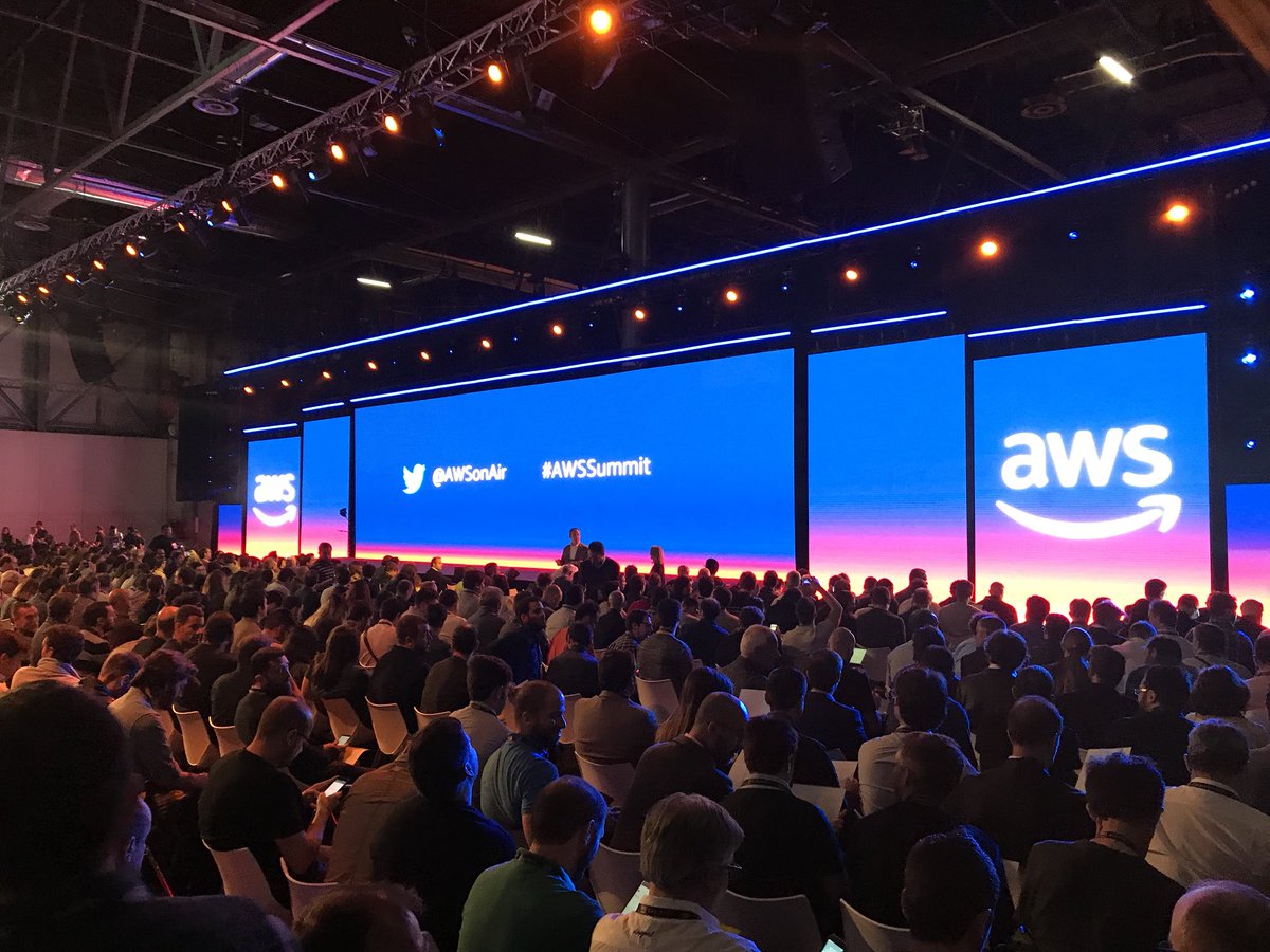 kevoAI's tweet image. Estamos en Summit2018 #awsonAir