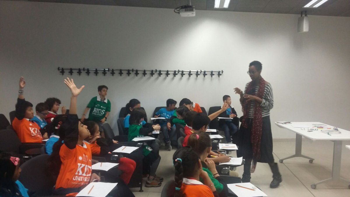 Igiaba Scego, scrittrice e fellow @HSCVenice, racconta 'Prestami le ali. Storia di Clara la rinoceronte' ai bambini di #KidsUniversity Venezia