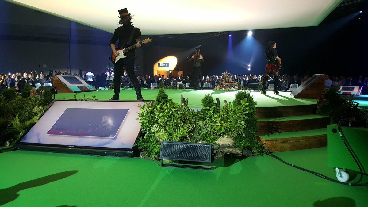 pedrofcm's tweet image. #BasecampMAD Wow! Qué grandisimo comienzo del evento de #SalesforceMAD en Madrid &quot;music has no limits&quot; Enhorabuena @mildredlaya &amp;amp; team
