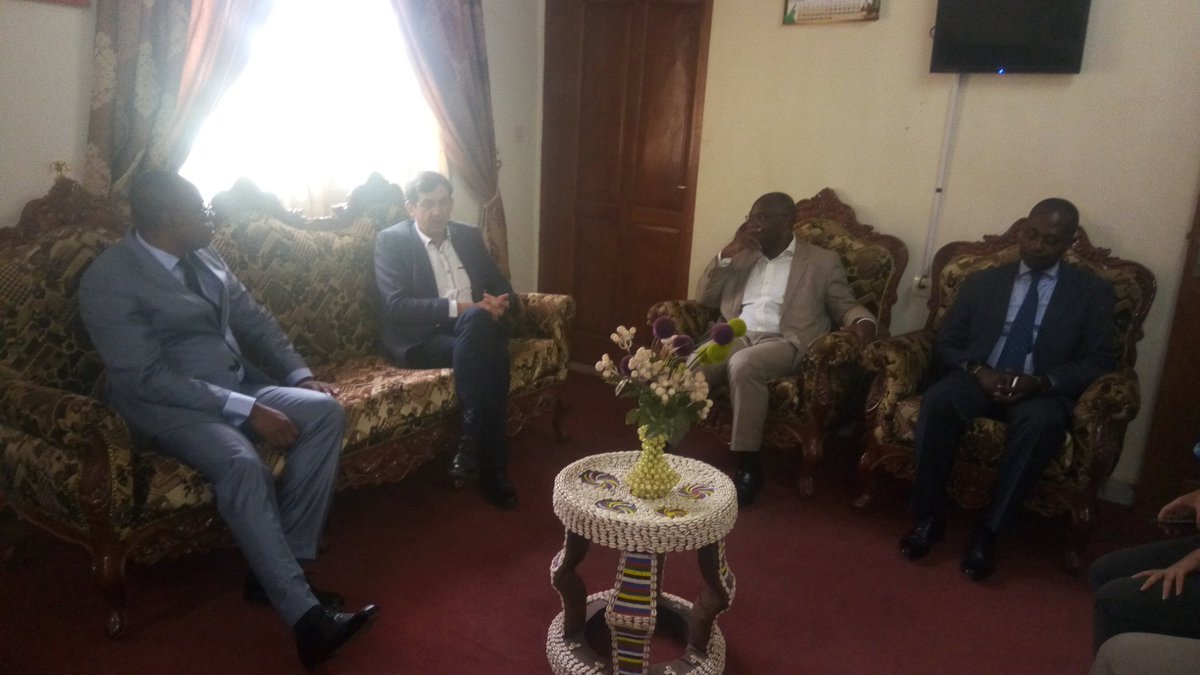 Commune de Dschang tweet media