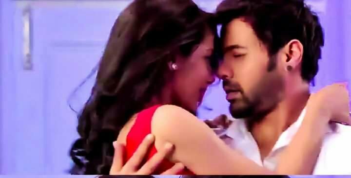 VijaydhananiD's tweet photo. #Kumkumbhagya
VOTE FOR
Who is Most Popular Romantic Couple Tv ON -Screen 2018

#RT #pragya 
Like #Zoya 

#Kumkumbhagya #Bepannaah https://t.co/BgN4NKrGnh