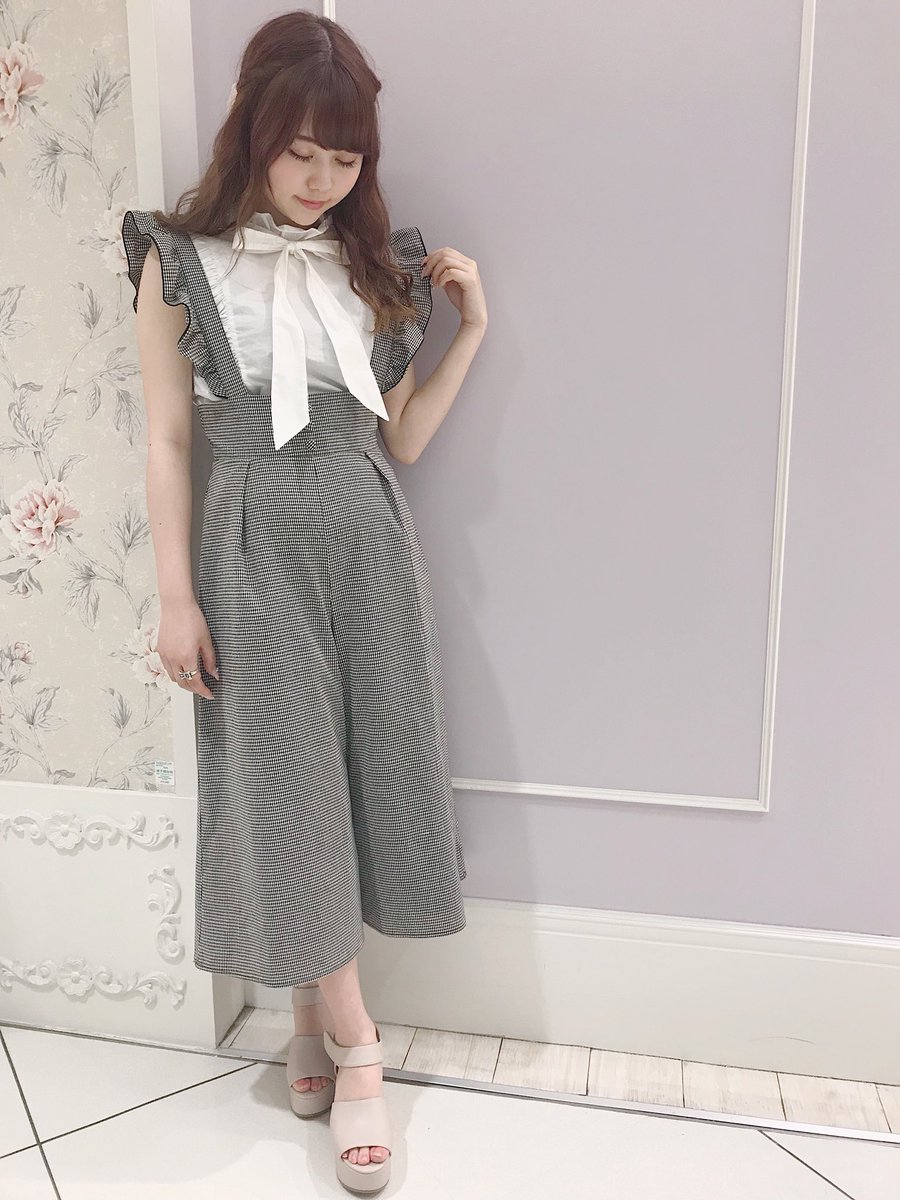 Evelyn Auf Twitter Evelyn新宿店 腕のフリルが可愛い新作のサスペンダー付きパンツ 人気のギンガムチェックはこれからの季節にピッタリ 只今ルミネカードご利用で全品10 Offに この機会にぜひご来店お待ちしております Tops 4 900 Tax Pants 6 900 Tax Evelyn Auf Twitter Evelyn新宿店 腕のフリルが可愛い新作のサスペンダー付きパンツ 人気のギンガムチェックはこれからの季節にピッタリ 只今ルミネカードご利用で全品10 Offに この機会にぜひご来店お待ちしております Tops 4 900 Tax Pants 6 900 Tax