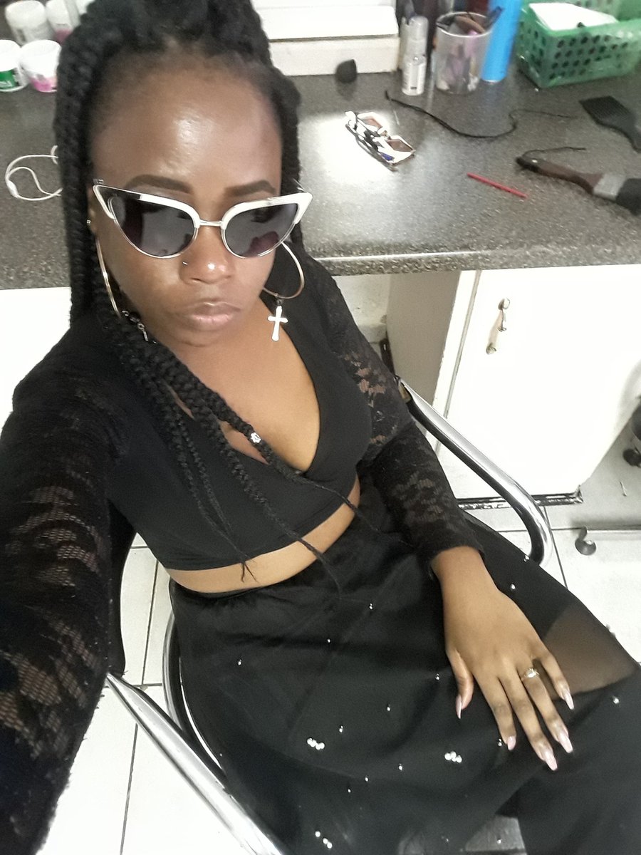 PhesihleZama's tweet photo. Lady in black #allblack #winter #selfieprincess https://t.co/UJOQScAlUZ