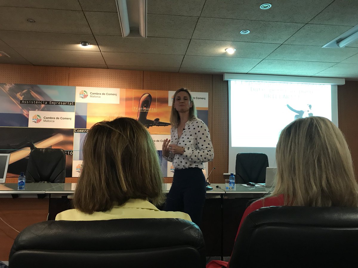 LilianaMerida's tweet photo. Deja de exigir y empieza a inspirar. Conferencia “La importancia de la visibilidad en la Mujer actual. #mujery empresa #MujeresProfesionalesMallorca @cambramallorca https://t.co/q6bb0SnQJp