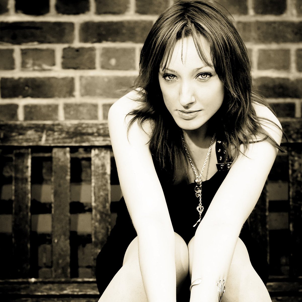 annanealemusic's tweet photo. How's this for a #throwbackthursday! I still remember doing this #photoshoot in #Battersea! 10 years ago...@kirstenmavric? 😱 #singersongwriter #composer #musician #promoshoot #annaneale #soyoung #sigh #kirstenmavric #photographer https://t.co/F4Gv83SjPd