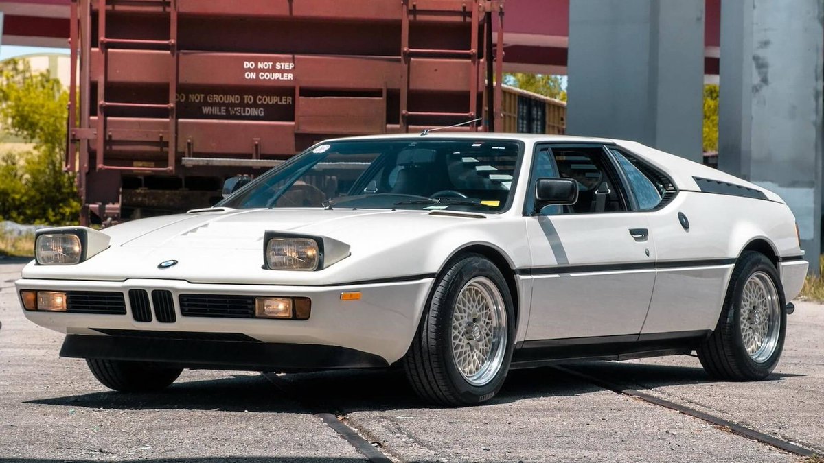 DrivenByOne's tweet image. Stunning white 1981 #BMW M1 spotted for sale at $875k 😍😍 bit.ly/2Gso3kj