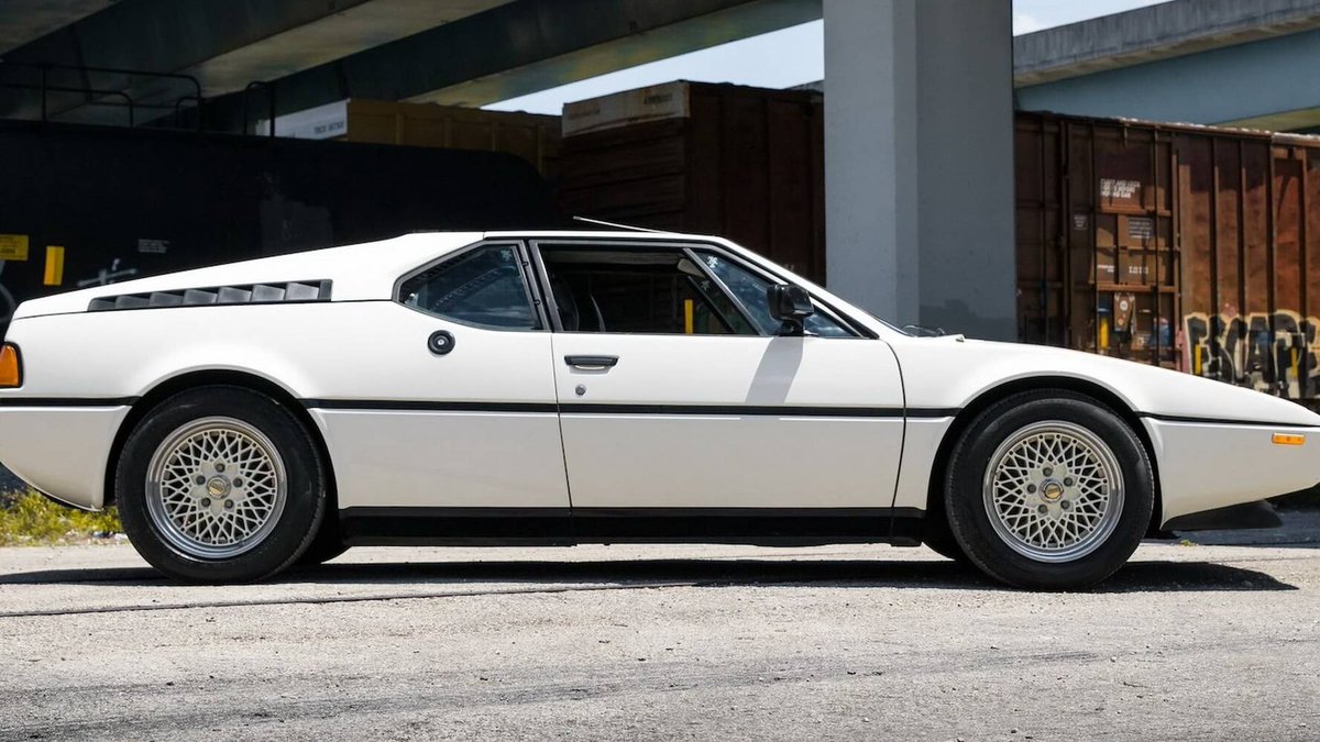 DrivenByOne's tweet image. Stunning white 1981 #BMW M1 spotted for sale at $875k 😍😍 bit.ly/2Gso3kj