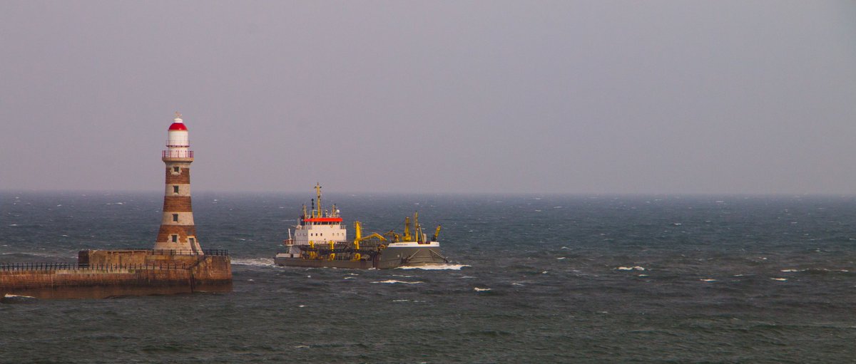 AndySwinhoe's tweet photo. Sospan Dau, Hopper Dredger passing @RokerPier entering @PortSunderland on 11/05/2018. @BoskalisNL #boskalis https://t.co/MaZW3k04DH