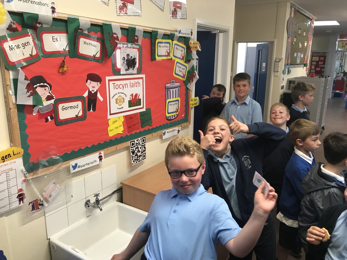 MrJamieHallett's tweet image. Trafod ein Wal Iaith! #IaithArWaith

Discussing our language display! #LanguageAtWork 

😀🏴󠁧󠁢󠁷󠁬󠁳󠁿😀🏴󠁧󠁢󠁷󠁬󠁳󠁿😀🏴󠁧󠁢󠁷󠁬󠁳󠁿😀🏴󠁧󠁢󠁷󠁬󠁳󠁿

#CymraegCampus 

@EASCymraeg @Siarteriaith
