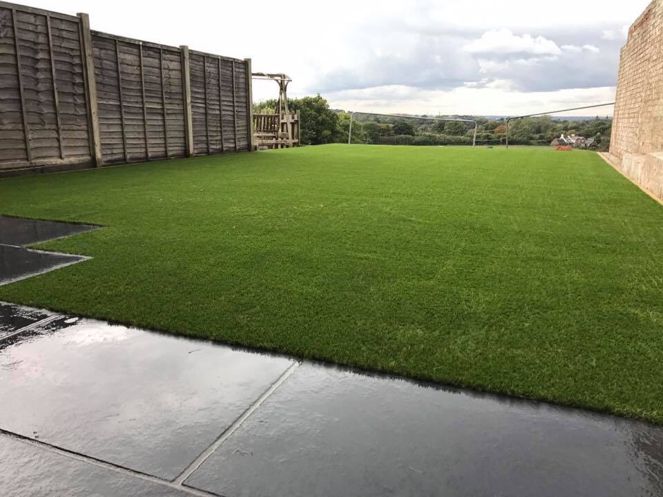 The transformation that Colin and his guys <a href="/LondonLawnsLtd/">Colin Adair</a> bring to any garden is unbelievable. The clean lines and the bright looking 'grass'. You just want to get out there and run around in it. #artificialgrass #garden #lawn