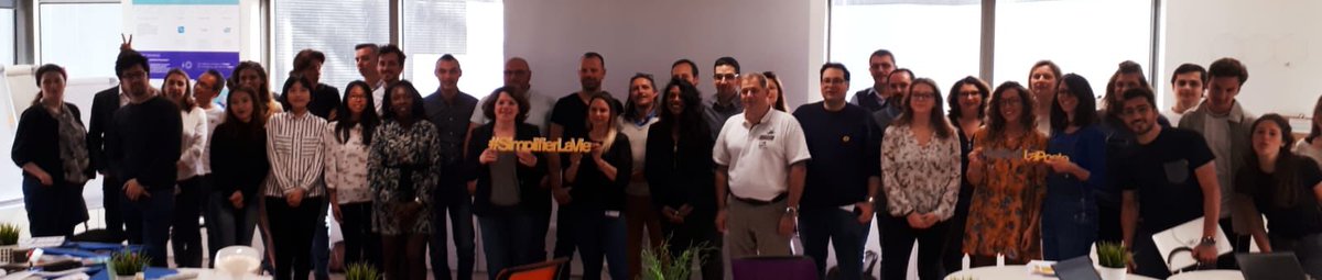 #VivaTech c’est une équipe composée aussi des facteurs et des chargés de clientèle des régions ! #SimplifierLaVie #VivaTech2018 poke <a href="/nathqueencole/">Collin Nathalie</a>