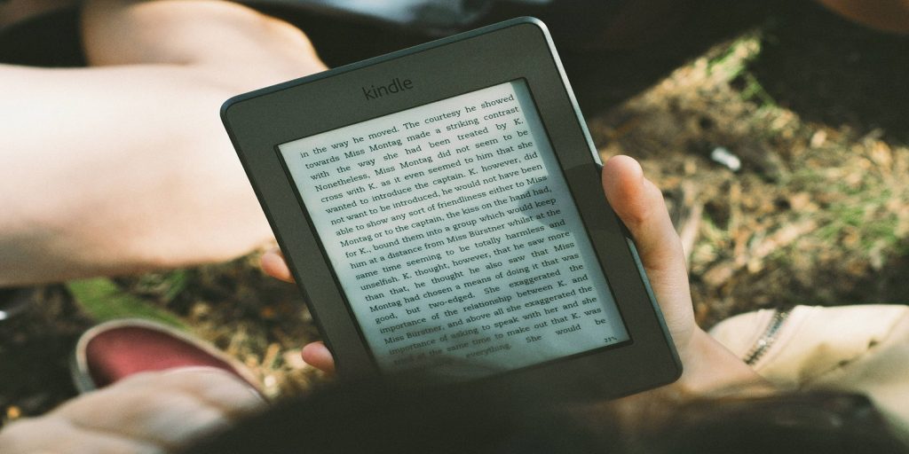 NewsLabUva's tweet photo. ¿Te gusta leer y todavía no conoces eBiblio? 📚Entra y descubre esta biblioteca digital. 
#AtréveteAInformarte
#YTúQuéOpinas - https://t.co/GjtiEyr79z https://t.co/9BuQp3JlNB