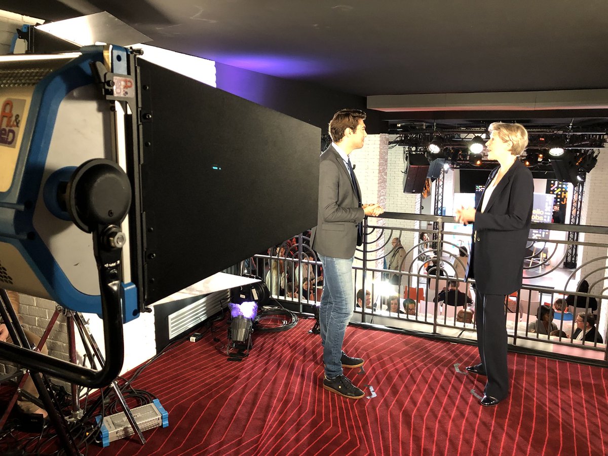 estellechauvey's tweet photo. [backstage🎥] tournage de l’émission #Rencontres avec Fabienne Dulac #HelloJobs #TeamProdOrange @pascale_autret @smainard @jcbourianes @ArgisKris @BelalaC https://t.co/Tp61m2Ru6W
