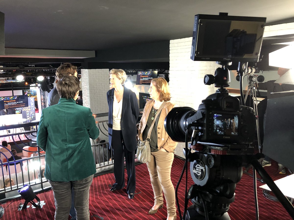 estellechauvey's tweet photo. [backstage🎥] tournage de l’émission #Rencontres avec Fabienne Dulac #HelloJobs #TeamProdOrange @pascale_autret @smainard @jcbourianes @ArgisKris @BelalaC https://t.co/Tp61m2Ru6W