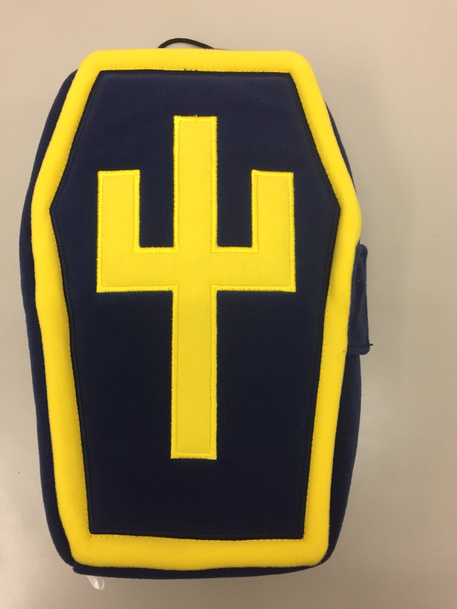 تويتر ろっくたむ على تويتر ミニファミコン ジャンプ版予約してしまった ついでに ついつい買ってしまった あ 使わないのはわかってるんだよぉ 棺桶はサマルトリア色の方がいい気が 中もそれに合わせ られないか ドラクエグッズ T Co Rzam1zjag8