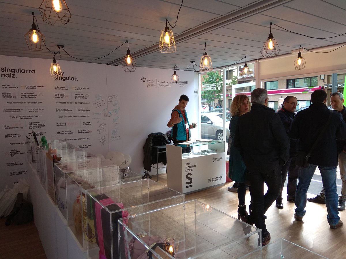 APILL_Laudio's tweet photo. Hau hastear dago! Ez ezazu galdu!
¡Estamos a punto de comenzar! ¡No te lo pierdas!
#TheSingularStore https://t.co/sxd1sO1hT2