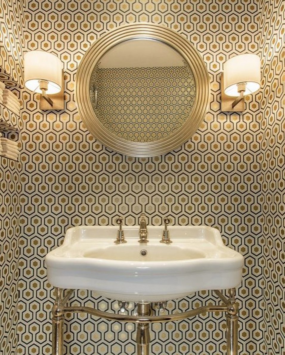 CBIE_London's tweet photo. CBIE loves this feature wallpaper Hicks Hexagon by @cole_and_son_wallpapers Looks super stylish in this symmetrical bathroom! #inspiration #featurewallpaper #wallpaper #hickshexagon #bathroom #homedecor #home #ideas #interiordesign #luxuryinteriors #interiors #cbie #cbieloves https://t.co/1TP4LacJGQ