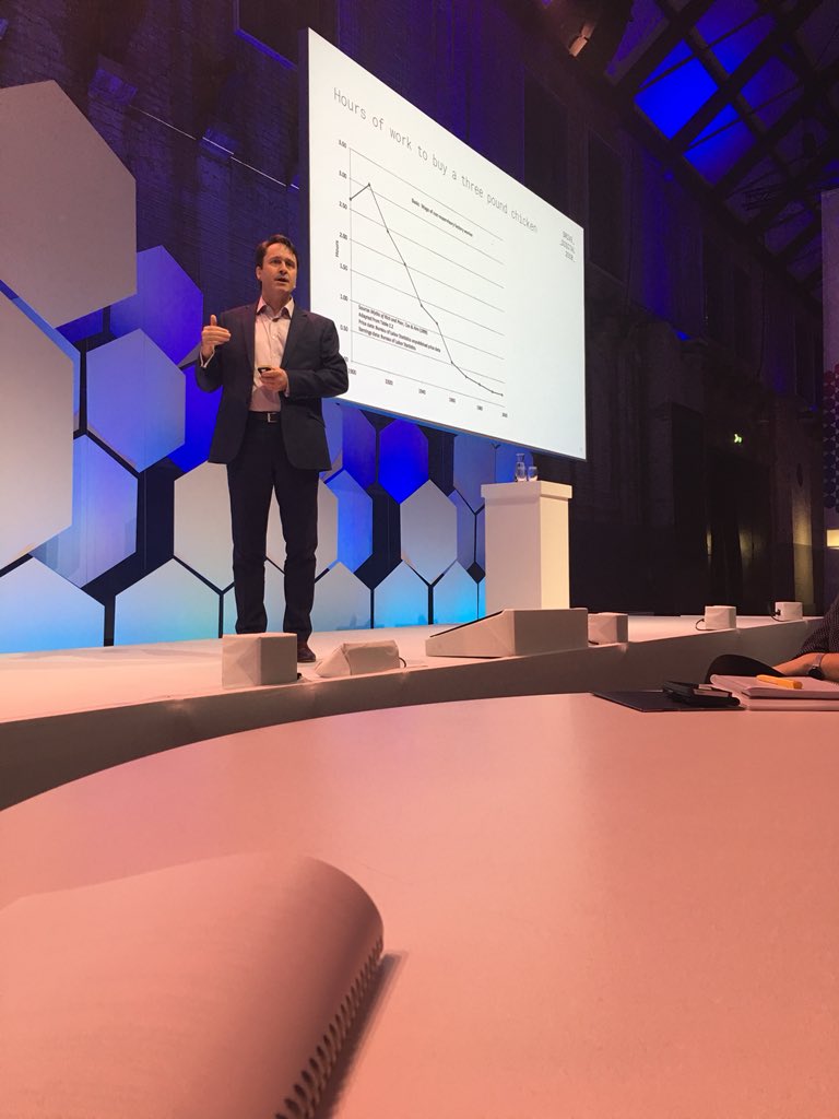 PhD <a href="/zemskyp/">Peter Zemsky</a> : Incredible energy in introducing #digital #revolution @google #drivedigital2018 #w/ <a href="/INSEAD/">INSEAD</a>