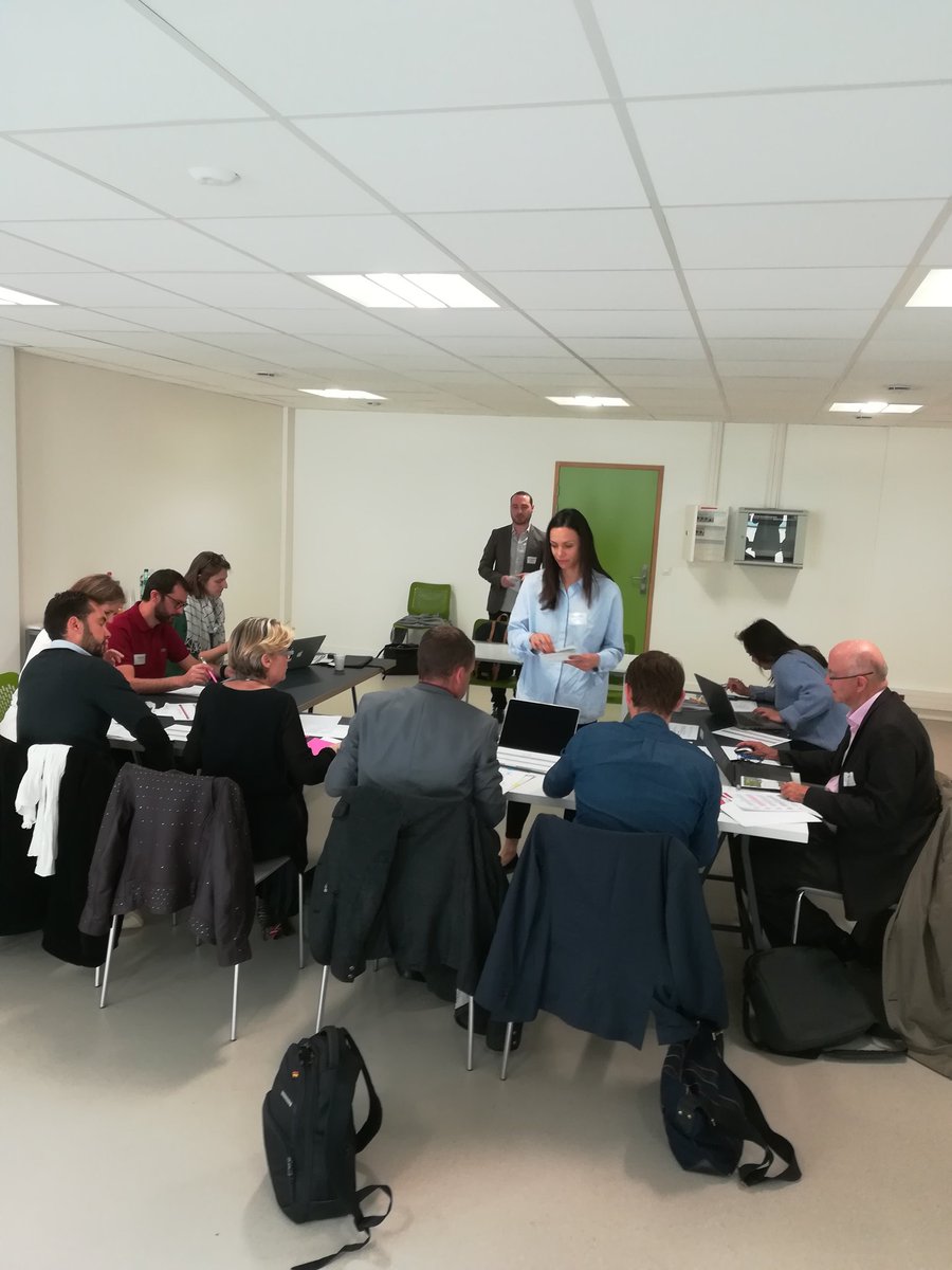 NICOLAS_MENET's tweet photo. #BCF2018 le second round commence avec les 5 jurys #utilite #faisabilite #desirabilite #innovation #profitabilite. 78 jurés hyper motivés et experts ! Un cru exceptionnel ! @AG2RLAMONDIALE @Cnav_actu @senioriales @AFNOR @iledefrance @silver_innov https://t.co/LyhG9alLi9