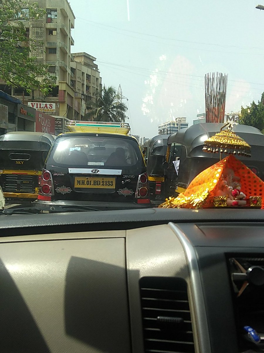 Sonalibisht14's tweet photo. I'm stuck in traffic at 2pm in the afternoon and this can only happen in Bombay XD
#yesfellows
#yesfoundation
#shootday
#yesfellowship
@YESFoundationIN  @PreranaLanga https://t.co/CVKDMjkqeI