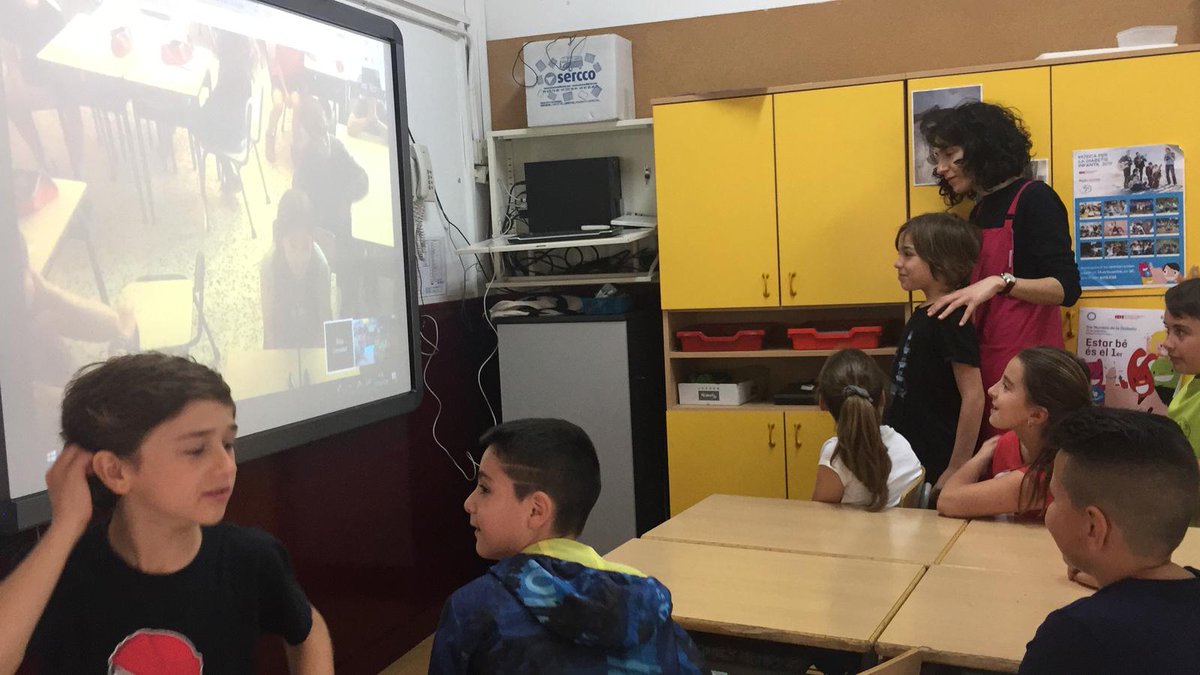EscolaProa's tweet image. Després d&apos;enviar-nos mails amb 4t de @Llor_Fundacio ens veiem les cares per videoconferència. #correucm #sharetolearn @FTrams