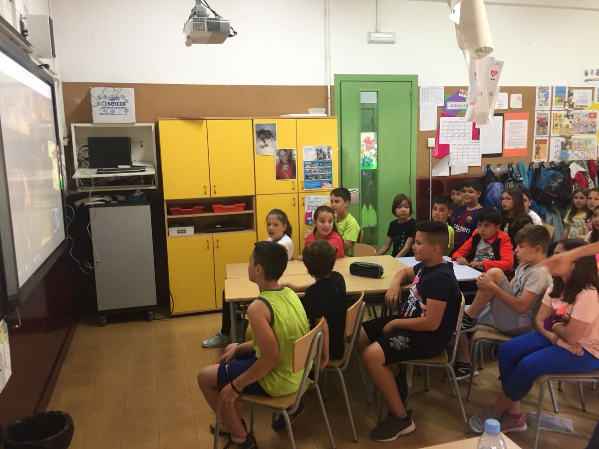 EscolaProa's tweet image. Després d&apos;enviar-nos mails amb 4t de @Llor_Fundacio ens veiem les cares per videoconferència. #correucm #sharetolearn @FTrams