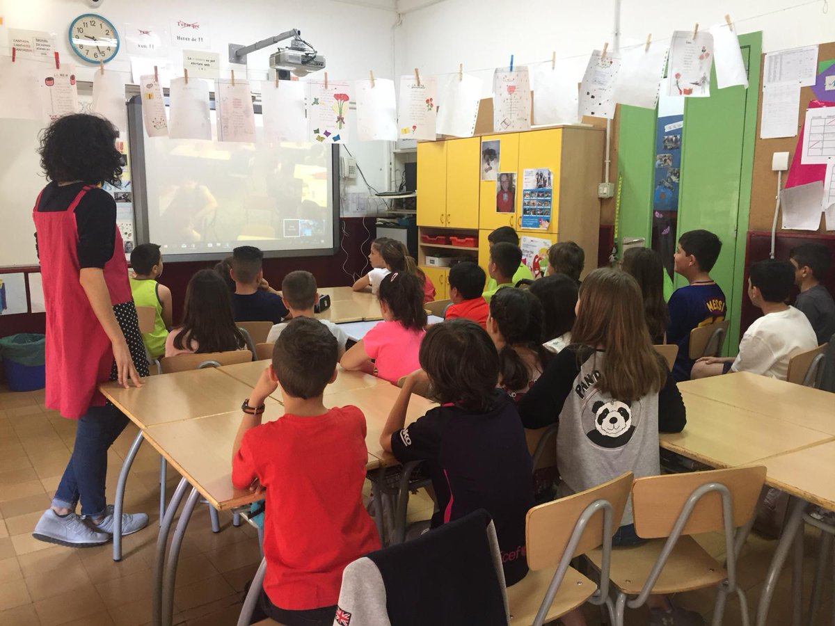 EscolaProa's tweet image. Després d&apos;enviar-nos mails amb 4t de @Llor_Fundacio ens veiem les cares per videoconferència. #correucm #sharetolearn @FTrams