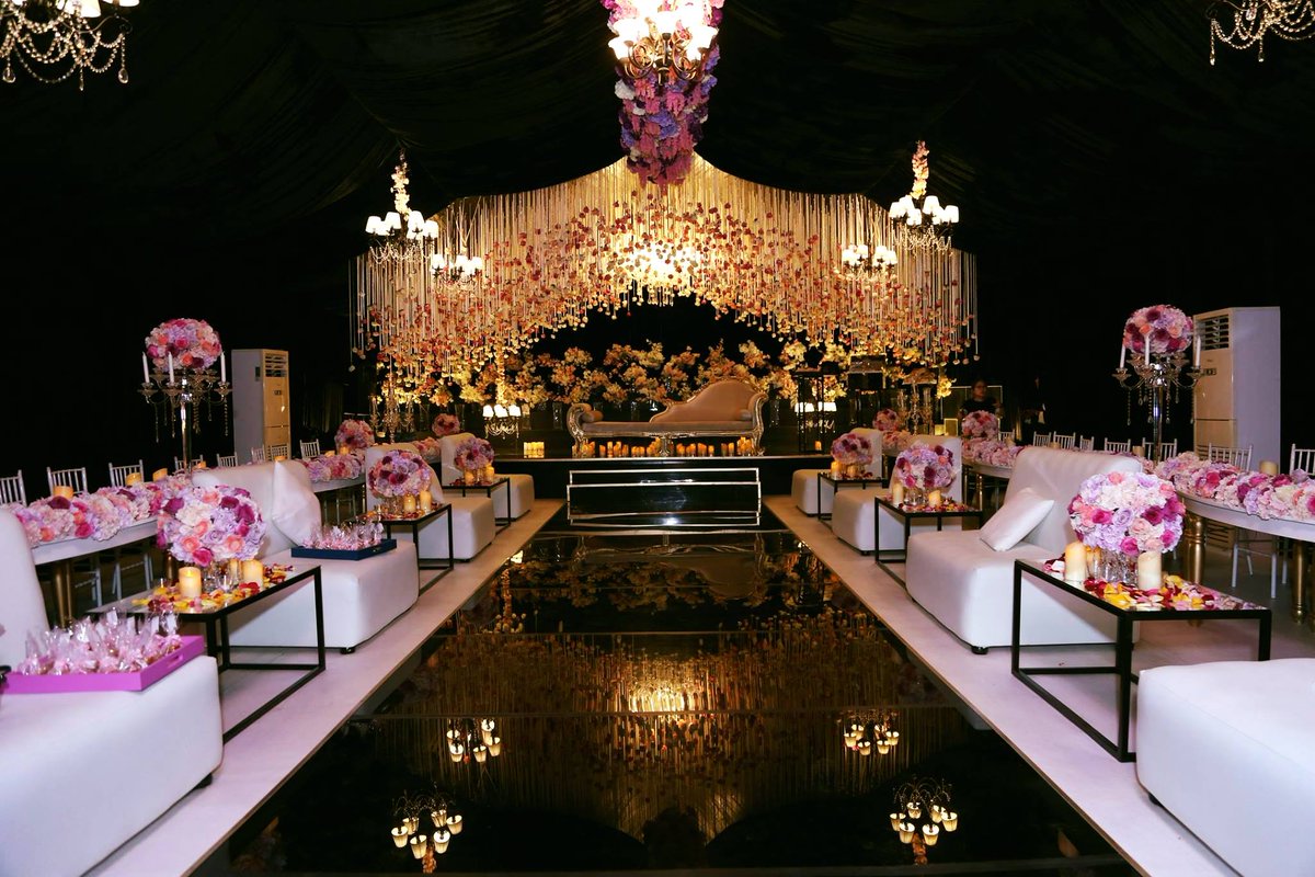 ayoonaljazeera's tweet photo. “It is love that makes impossible possible.”

#AyoonAljazeeraEvents #BrideKosha #Kosha #EngagementDecoration #FlowerDecoration #HangingFlowers #Flowers #Roses #CherryBlossoms #Candles 👩‍❤️‍👨🏵️👰💃 https://t.co/xbFulfr8vp