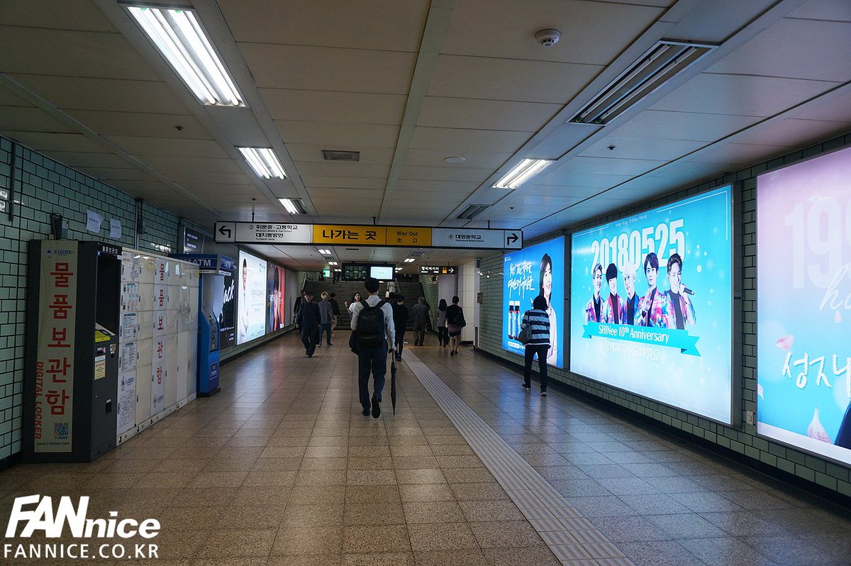 ASSALYS's tweet photo. #샤이니 #데뷔10주년을 축하하여
#삼성역 #와이드칼라광고 진행하였어요.

빛나는 #SHINee  데뷔 10주년
진심으로 축하합니다😍💐

 #Key #태민 #온유
#민호 #종현 #서포트광고 
#응원광고 #팬나이스 
#삼성역광고 #지하철광고 https://t.co/IzXY0TpbFh