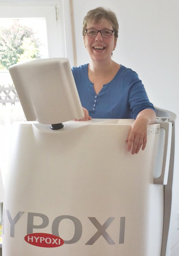 Lipödem: 66cm Umfang und 7,8kg verloren! – Das geht mit HYPOXI!
Ich habe sogar an Körperregionen abgenommen, in denen es durch die Krankheit #Lipödem, eigentlich gar nicht möglich sein sollte. Wie das geht? Mit #HYPOXI- Lipödem Training -> 
goo.gl/Y1kh7K