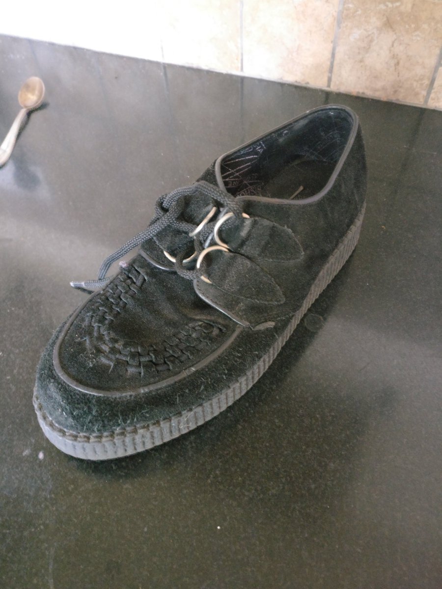 Johnny___quest's tweet photo. #dadsshoes #dadlife #dadjoke 

Hahaha he thinks he's some punk. https://t.co/M3NVEFtYYb