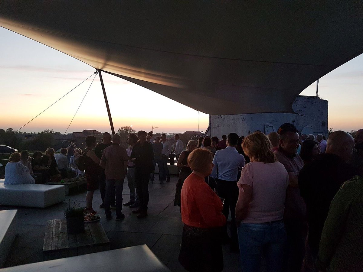 Ons dakterras staat weer klaar voor een prachtige zomer☀
Kijk voor meer informatie over onze evenementenlocaties op: belvederenijmegen.nl en fortlent.nl
#fortlent.belvedere #nijmegen #bbq #dakterras #zomer #borrelen #zonsondergang #uitzicht #evenementenlocatie