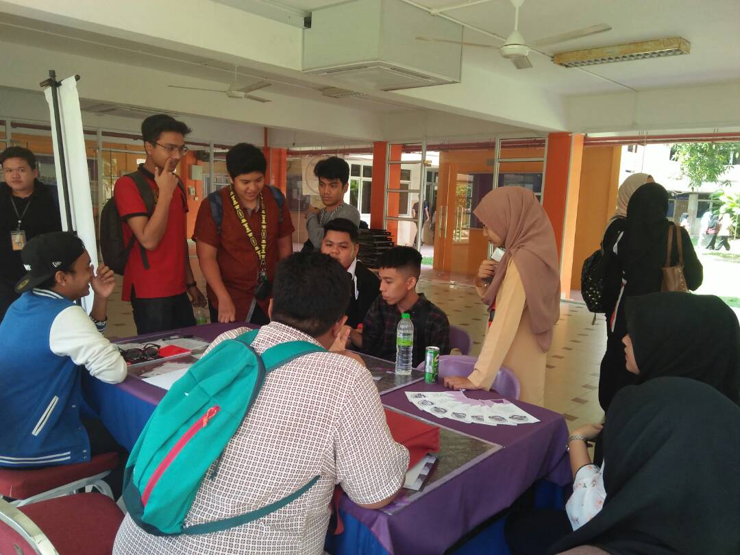 uitmt_tribunal's tweet photo. SPEAKER CORNER 😎 di dataran datsu. Terima kasih kepada semua mahasiswa yang mghadirkan diri 👍 https://t.co/hqvFf5hsgq