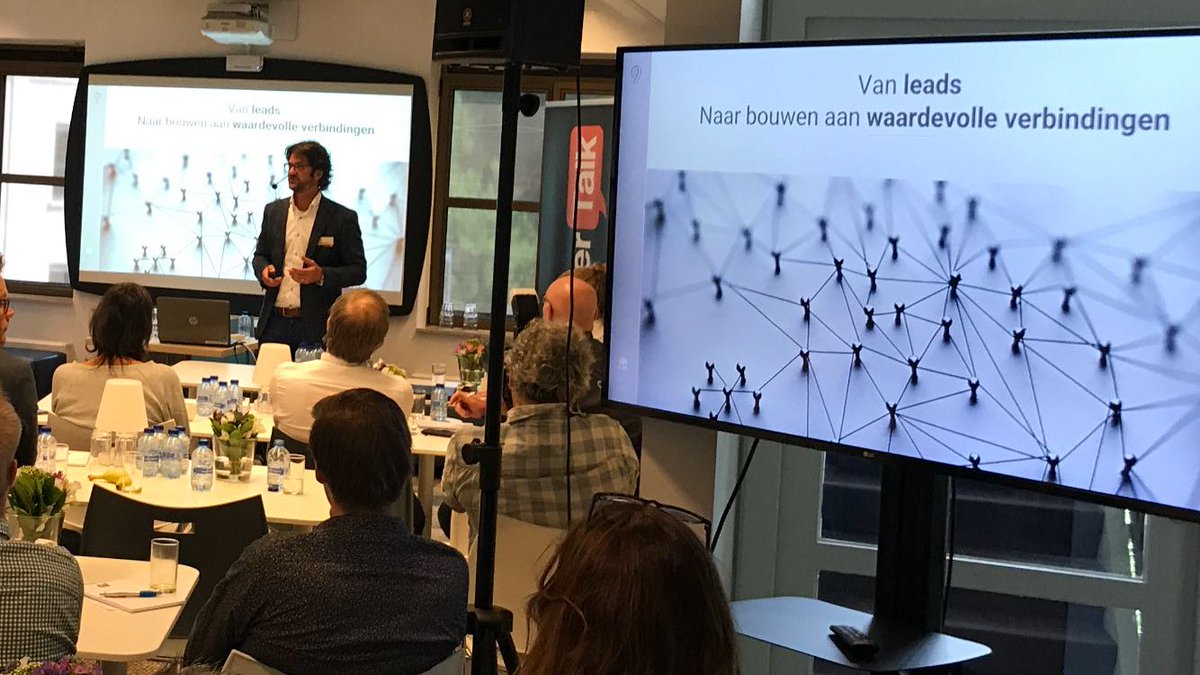Van #leads naar #verbinding via een community: een netwerk van gelijkgestemden <a href="/willemoverbosch/">Willem Overbosch</a> bij #leadgen18 @CustomerTalk