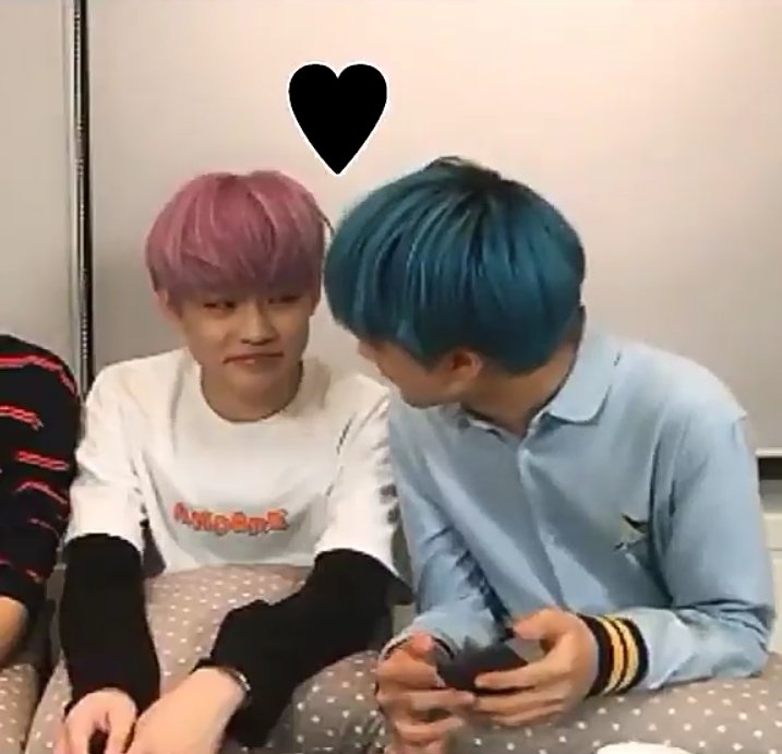 luna_cosmo's tweet photo. 'มองหน้าเราทำไม ดูมือถือไปดิ'
'ก็คนข้างๆ น่าดูกว่าในมือถือ'
(🦁เออจะทำไรก็ทำ) #sungle https://t.co/LBcYQaPoxS