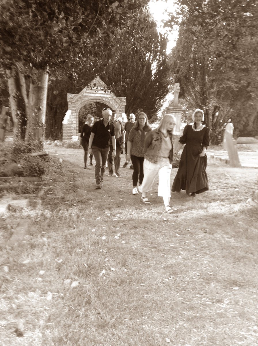 SuePratt's tweet photo. Many thanks to Mistress Claridge for a very enjoyable and interesting walk and talk in #RectoryLaneCemetery #Berko. Details of all @HertsHealthWalks Summer Walks Programme here> https://t.co/miMIcoT0C5 
#healthwalks #HertsYOPA18 #WalkingMonth #Berkhamsted https://t.co/m5cz3fYPO5
